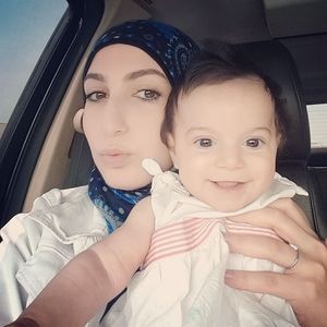 Meet your Posher, Mona